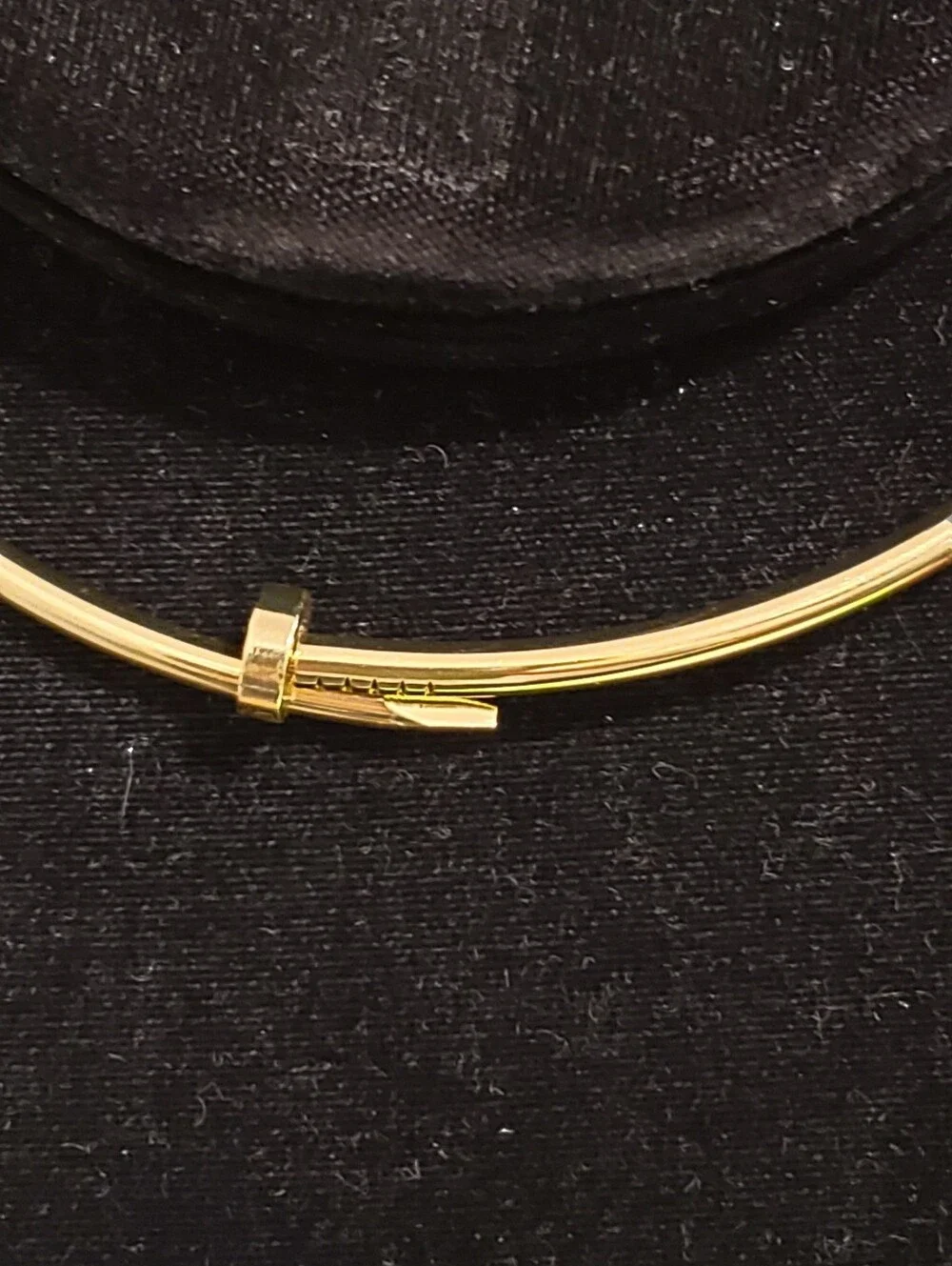N/A elegant gold